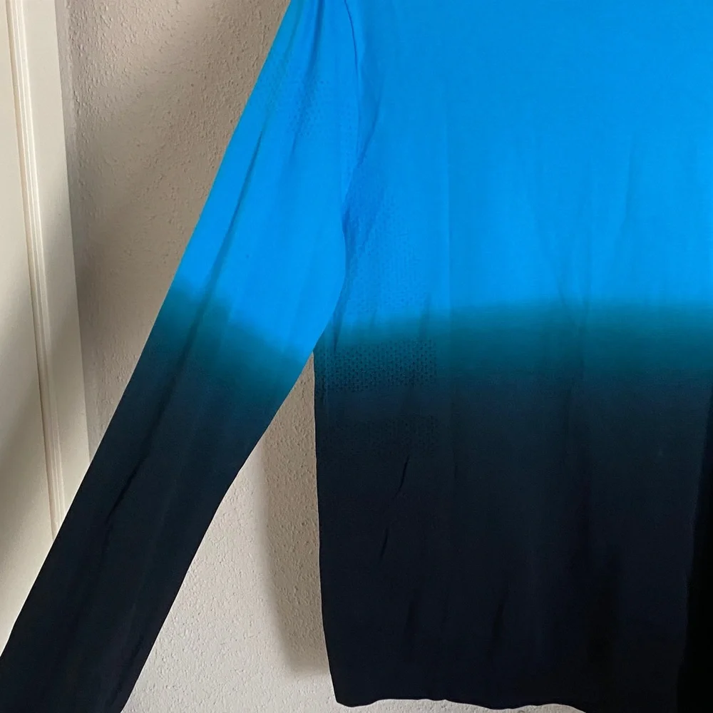Sports Illustrated Swim Blue and Black Gradient Long Sleeve Tee - Picture 7 of 9